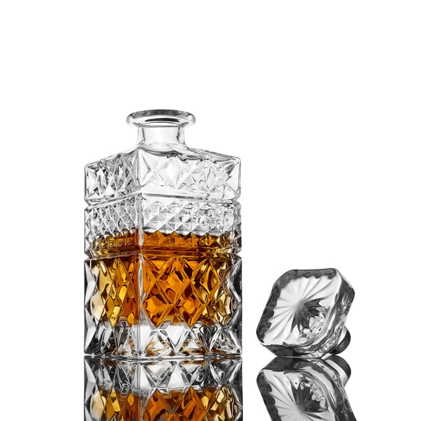 Luxury Whiskey Decanter Gift Set – Premium Crystal Design