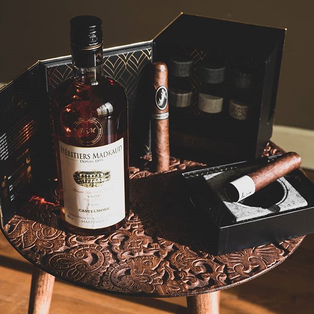 The Gentleman Set – Whiskey Glasses with Whiskey Stones Gift Box